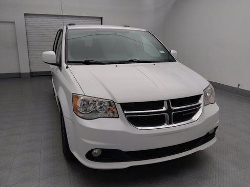 Used 2017 Dodge Grand Caravan SXT FWD image 14