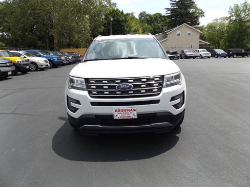 Used 2016 Ford Explorer XLT image 2