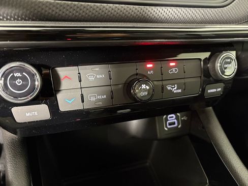 New 2026 Jeep Compass Latitude AWD/4WD image 32
