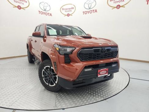 Used 2025 Toyota Tacoma TRD Sport AWD/4WD image 1
