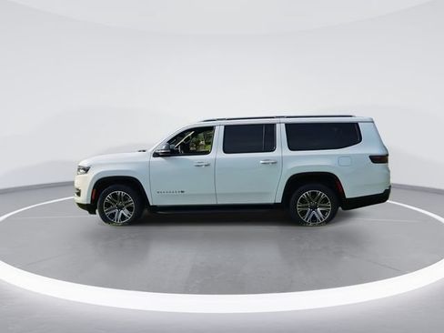 Used 2024 Jeep Wagoneer L Series II w/ Flexible Seating Group AWD/4WD image 5