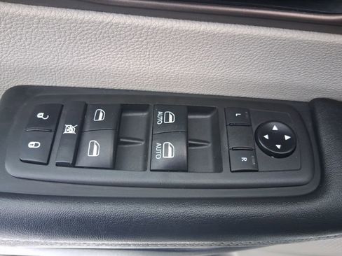 Used 2021 Chrysler Voyager LX image 20