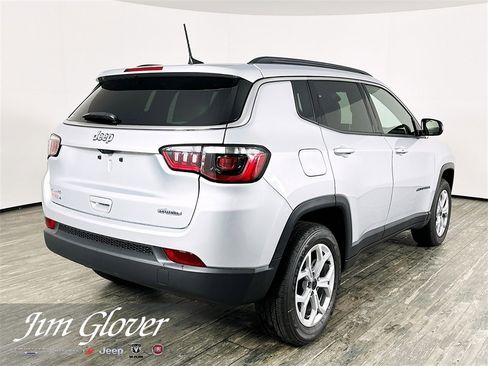 New 2026 Jeep Compass Latitude image 9