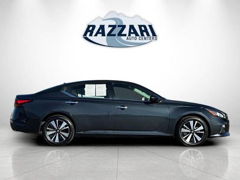 Used 2021 Nissan Altima 2.5 SV image 2