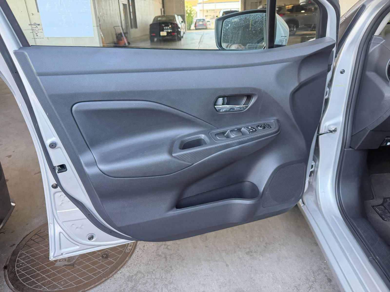 Used 2025 Nissan Versa SV FWD image 18