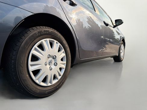 Used 2016 Toyota Corolla LE FWD image 7