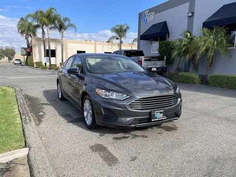 Used 2019 Ford Fusion SE image 3