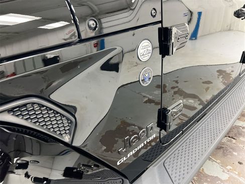 Used 2021 Jeep Gladiator Overland image 27