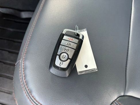 Used 2025 Ford Expedition Active AWD/4WD image 29