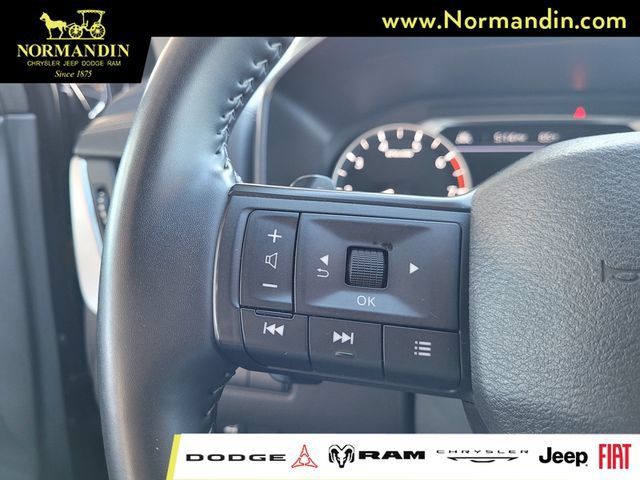 Used 2025 Nissan Rogue SV AWD/4WD image 13