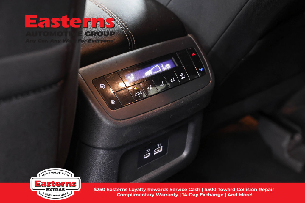 Used 2022 Nissan Pathfinder SV AWD/4WD image 23