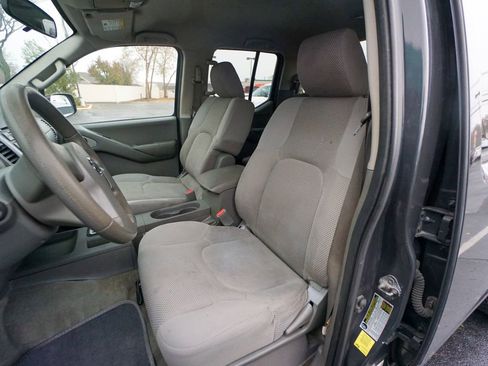 Used 2012 Nissan Frontier SV image 14