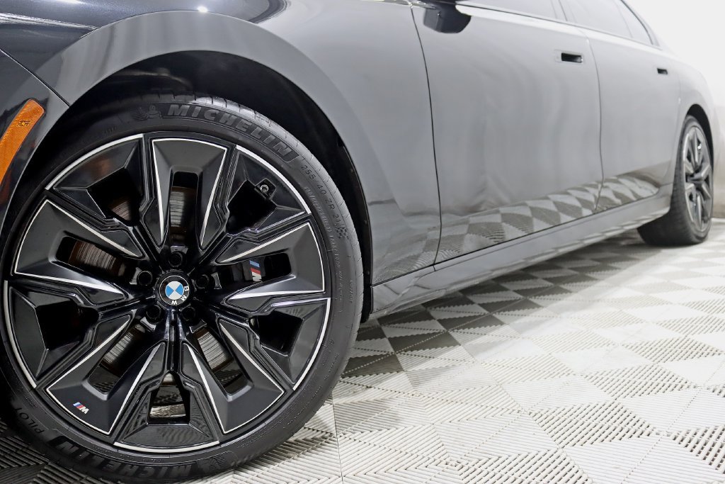 Used 2023 BMW 760i xDrive AWD/4WD image 4