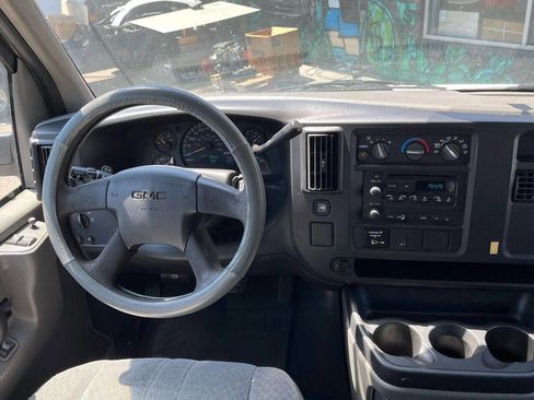 Used 2006 GMC Savana 2500 Passenger image 9