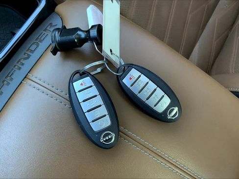 Used 2022 Nissan Pathfinder Platinum w/ Cargo Package image 15