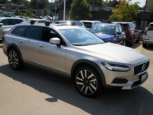 New 2026 Volvo V90 B6 Cross Country Ultra w/ Climate Package image 4