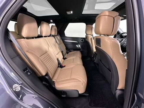 Used 2025 Land Rover Discovery Dynamic SE image 25