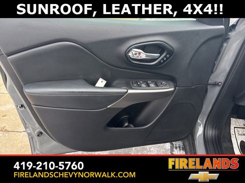 Used 2022 Jeep Cherokee Limited image 9