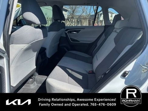 Used 2019 Toyota RAV4 XLE image 9