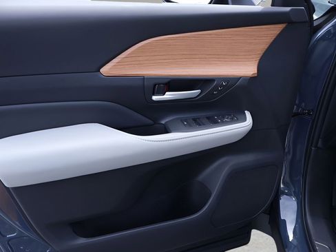 New 2026 Toyota Grand Highlander AWD Hybrid image 9