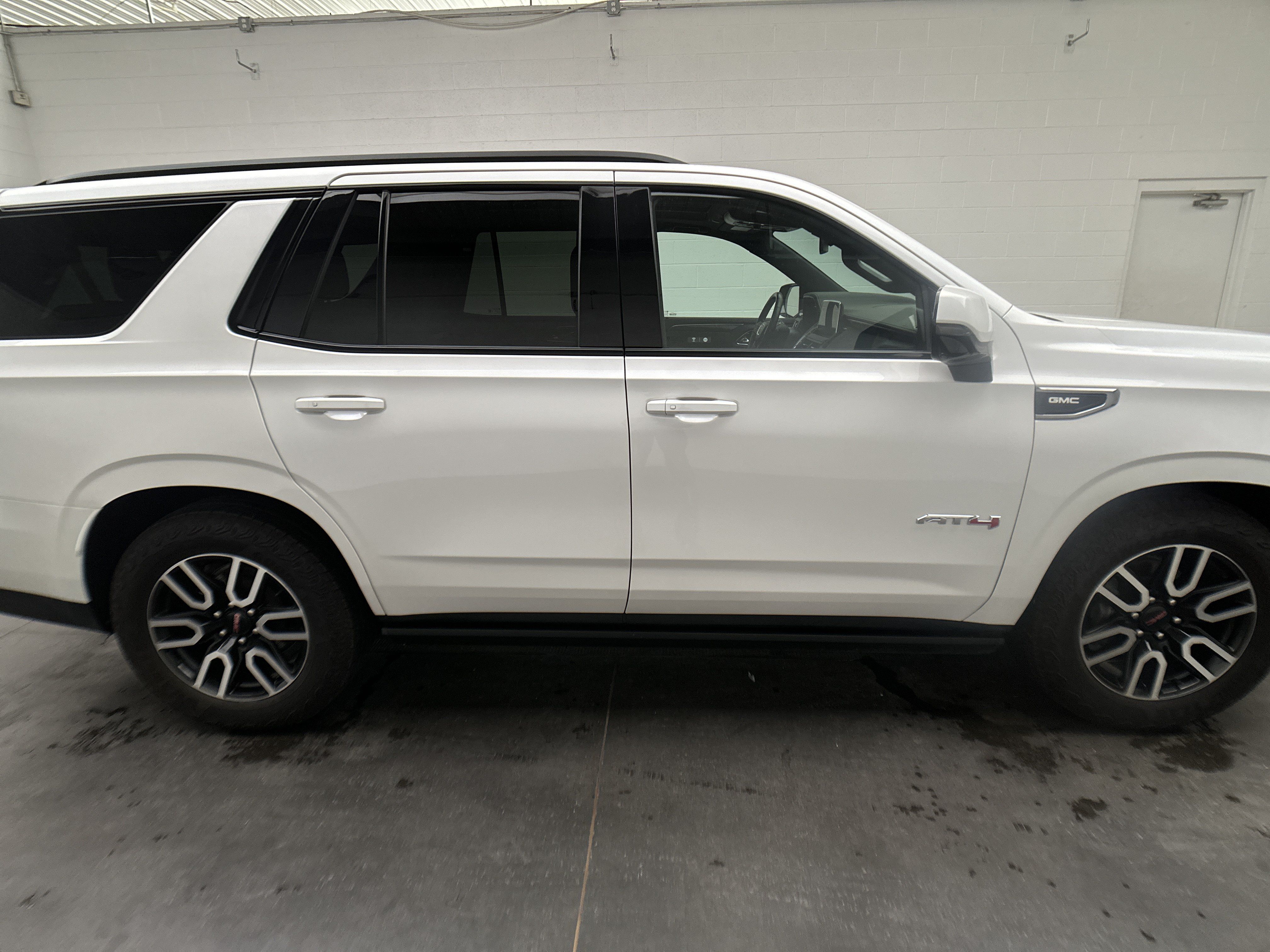 Used 2023 GMC Yukon AT4 w/ AT4 Premium Plus Package AWD/4WD image 11