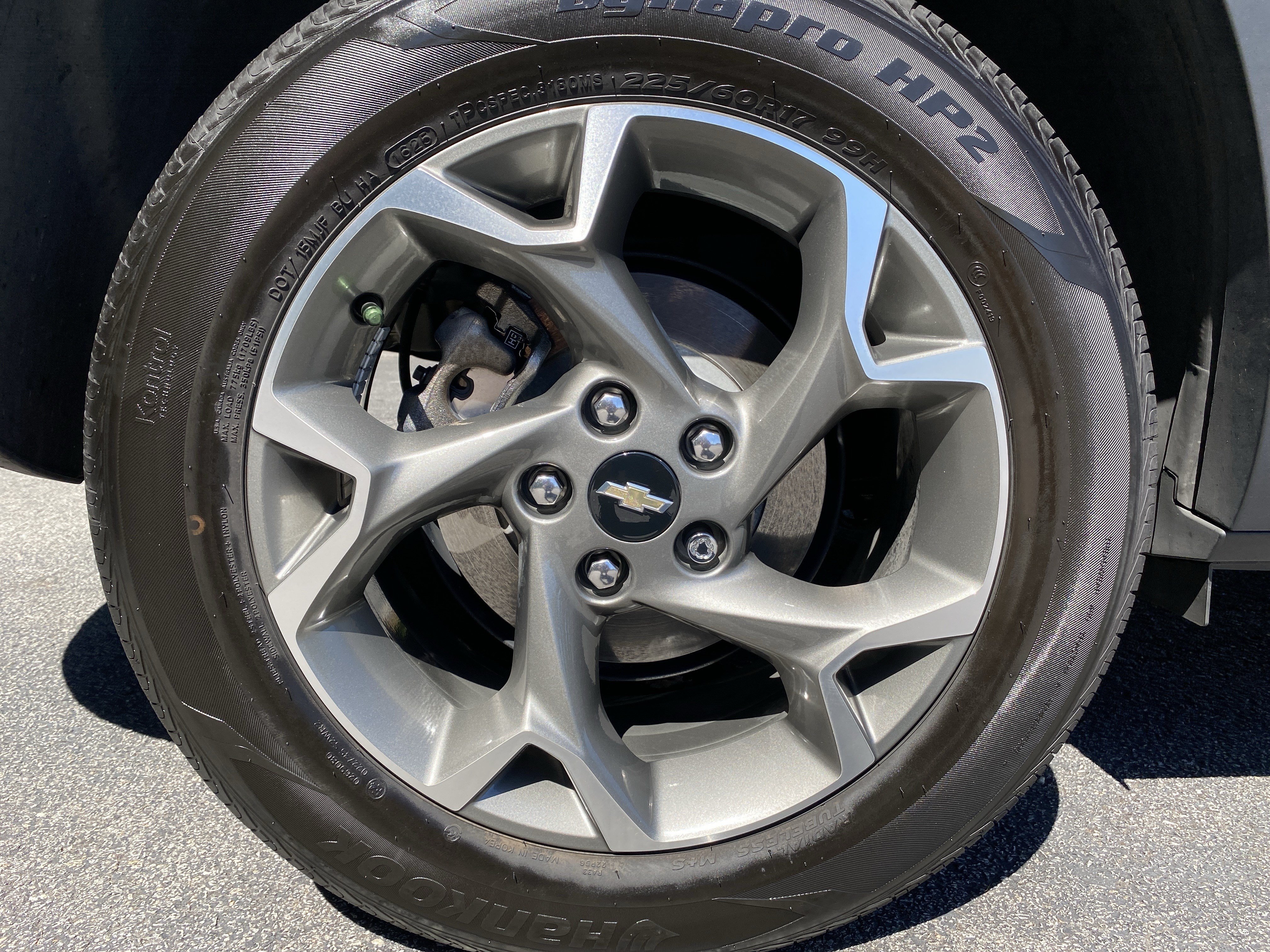 Used 2025 Chevrolet Trax LT w/ Sunroof Package FWD image 14