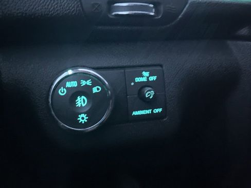 Used 2017 Chevrolet Traverse LT w/ Style and Technology Package image 27