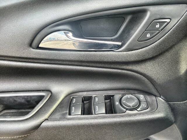 Used 2020 Chevrolet Equinox Premier w/ Premier Redline Edition FWD image 22