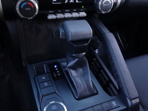 Used 2025 Toyota Tacoma SR5 image 33
