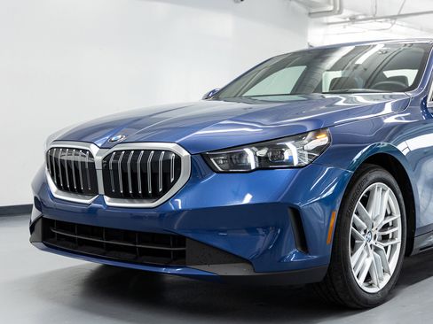 Used 2024 BMW 530i xDrive image 11