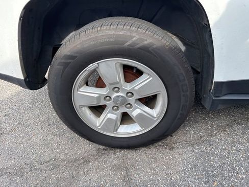 Used 2016 Jeep Compass Latitude image 12