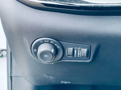 Used 2025 Jeep Compass Trailhawk image 14