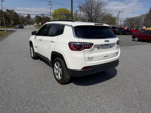Used 2018 Jeep Compass Latitude w/ Cold Weather Group AWD/4WD image 3