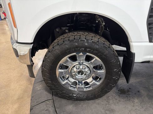 Used 2023 Ford F250 Lariat w/ Lariat Ultimate Package AWD/4WD image 38