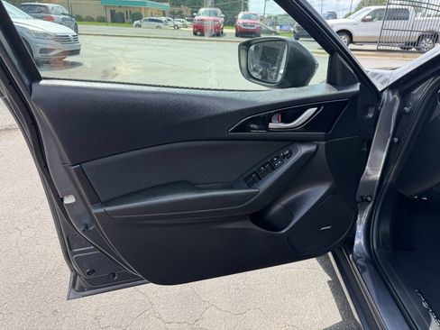Used 2015 MAZDA MAZDA3 i Touring w/ Technology Package FWD image 10