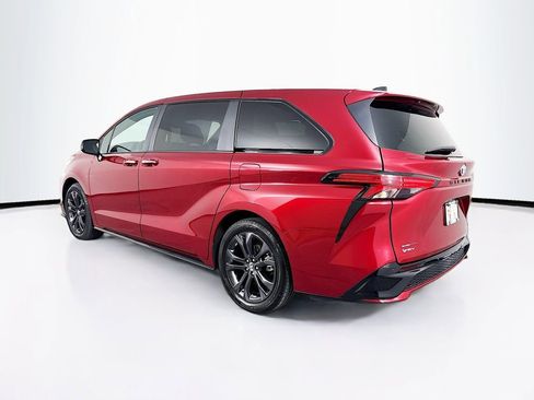 Used 2025 Toyota Sienna XSE FWD image 7