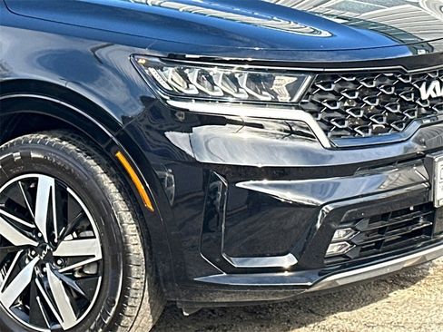 Used 2022 Kia Sorento EX w/ Panoramic Sunroof Package image 5