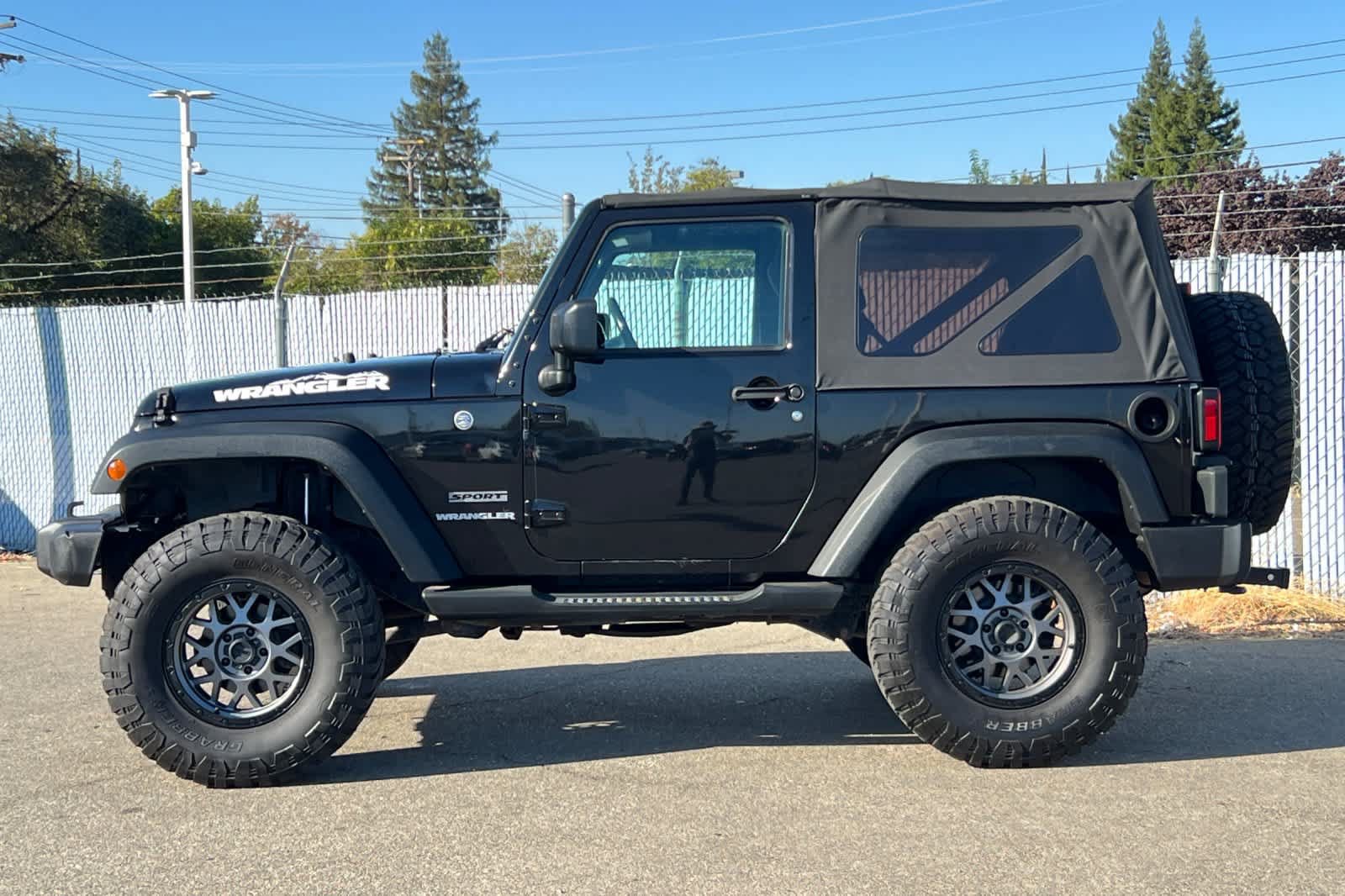 Used 2016 Jeep Wrangler Sport w/ Quick Order Package 24S AWD/4WD image 2