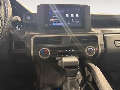 Used 2025 Toyota Tacoma SR5 AWD/4WD image 12