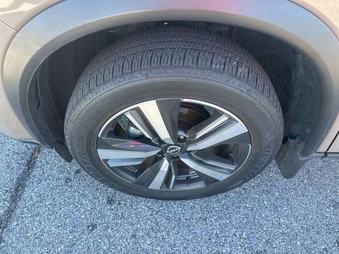 Used 2024 Nissan Rogue SL w/ SL Premium Package image 10