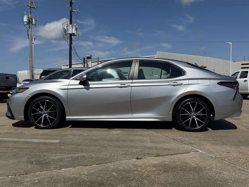 Used 2024 Toyota Camry SE FWD image 6