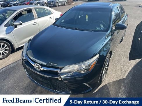 Used 2016 Toyota Camry SE w/ Moonroof Package image 2