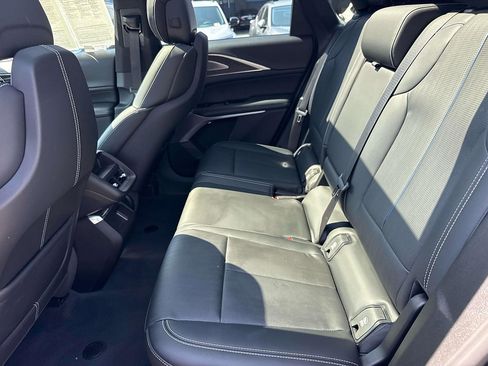 Used 2024 Cadillac Lyriq Luxury AWD/4WD image 11