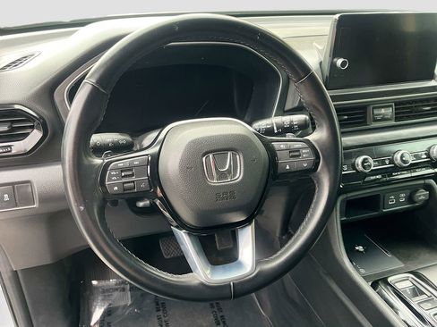 Used 2023 Honda Pilot Touring image 11
