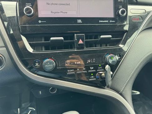 Used 2022 Toyota Camry XSE FWD image 17