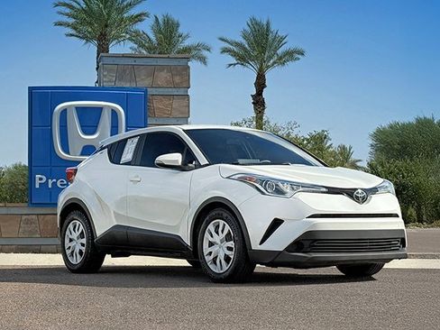 Used 2019 Toyota C-HR LE image 3