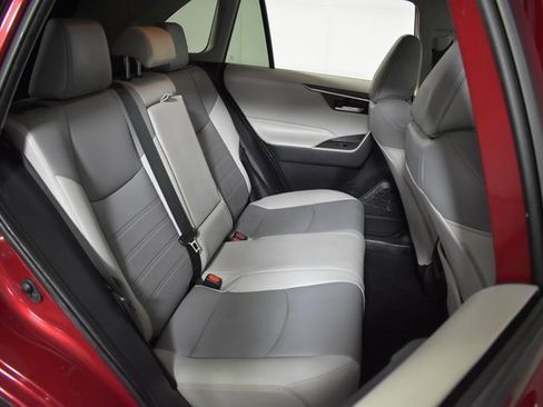 Used 2019 Toyota RAV4 XLE Premium image 30