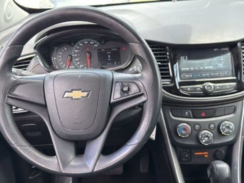 Used 2017 Chevrolet Trax LS w/ LPO, Cargo Package FWD image 29