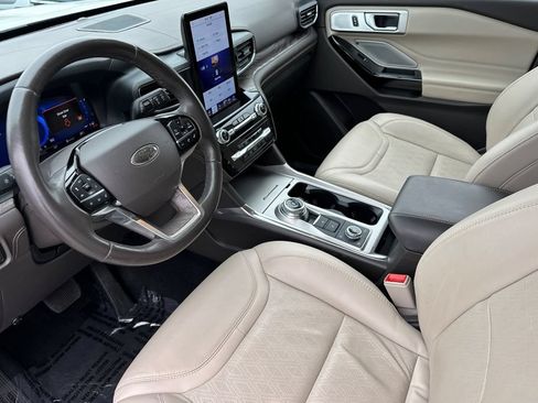 Certified 2023 Ford Explorer Platinum w/ Technology Package AWD/4WD image 10