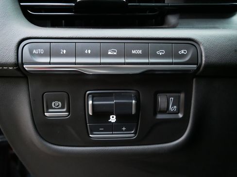 Used 2023 Cadillac Escalade Premium Luxury w/ Performance Package image 17